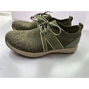 TRAQ by Alegria Olive Green Qarma Athletic Sneakers Women Size 40 (9.5/10)